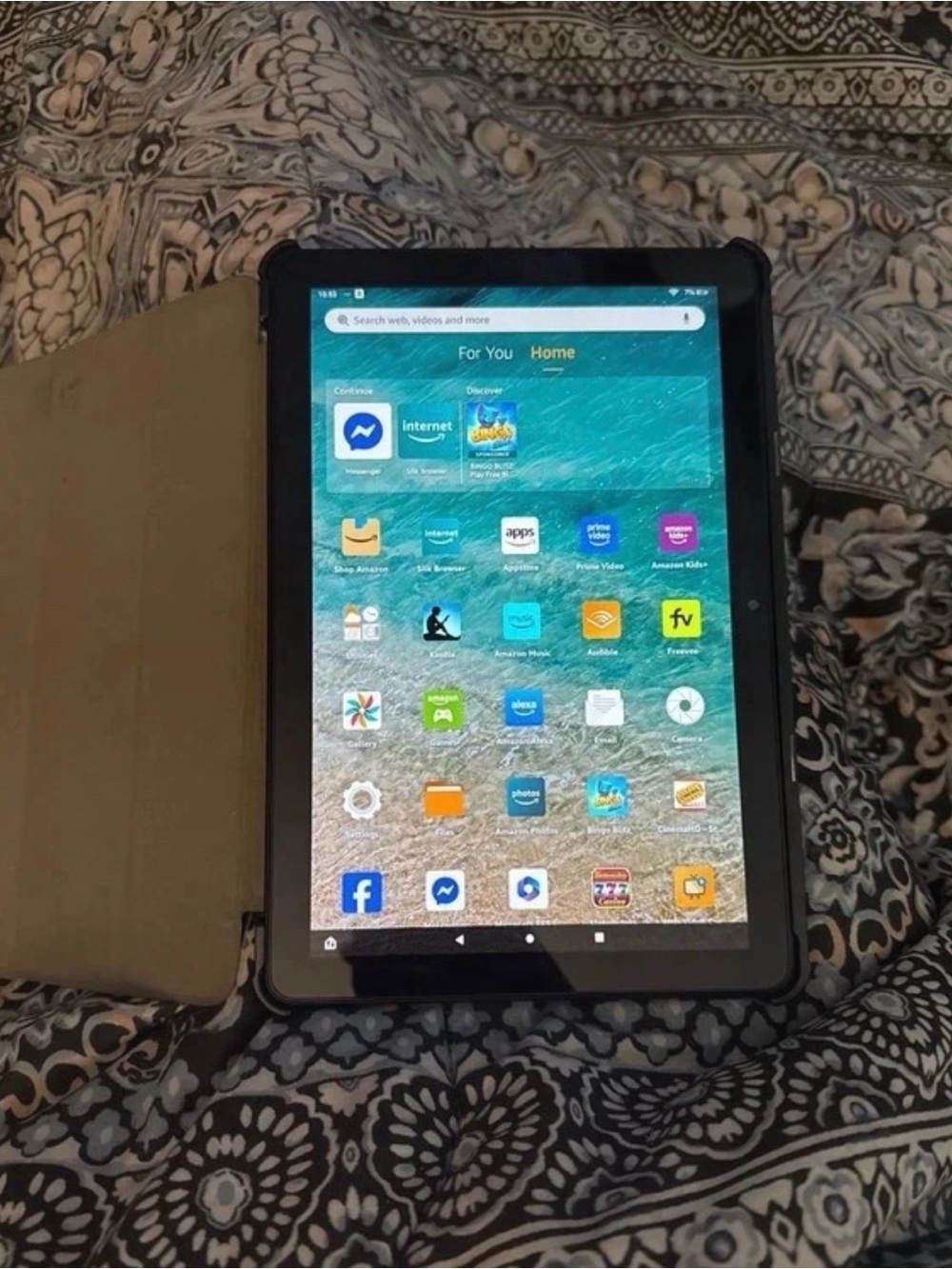 Amazon Fire HD 10 Tablet in Black with Caseable Case